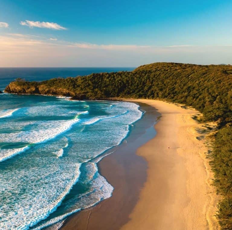 Which is better Byron Bay or Noosa?